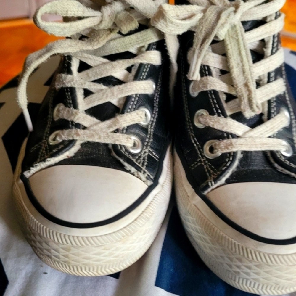 Yellow Box Black and White Low-Top Sneakers